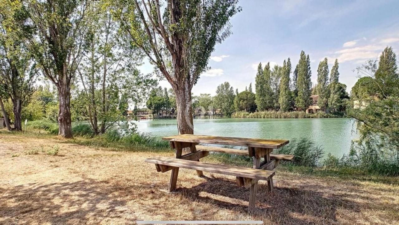 Appart Dans Residence Avec Piscine A Arles Dış mekan fotoğraf